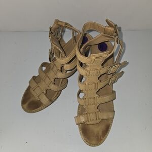 55 White Mountain Gladiator Wedge Sandals Tan Brown Size 8.5 Buckle Straps Heels